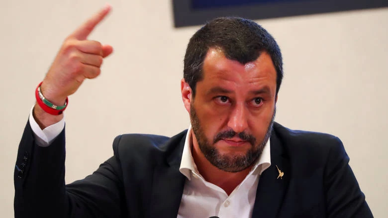 Ο Σαλβίνι τους ταπεινώνει μέσα στην Ευρωβουλή – Συγκλονιστικό βίντεο